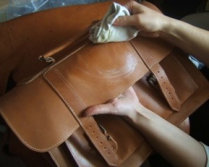 caring-leather-bag